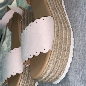 CUTE PLATFORM SUMMER SANDALS. SIZE 10